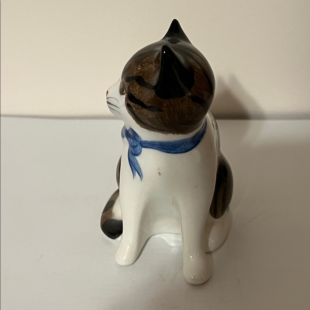 Vintage Ceramic Tabby Cat Figurine with Blue Scarf by N.S. Gustin Hand painted - Picture 3 of 10
